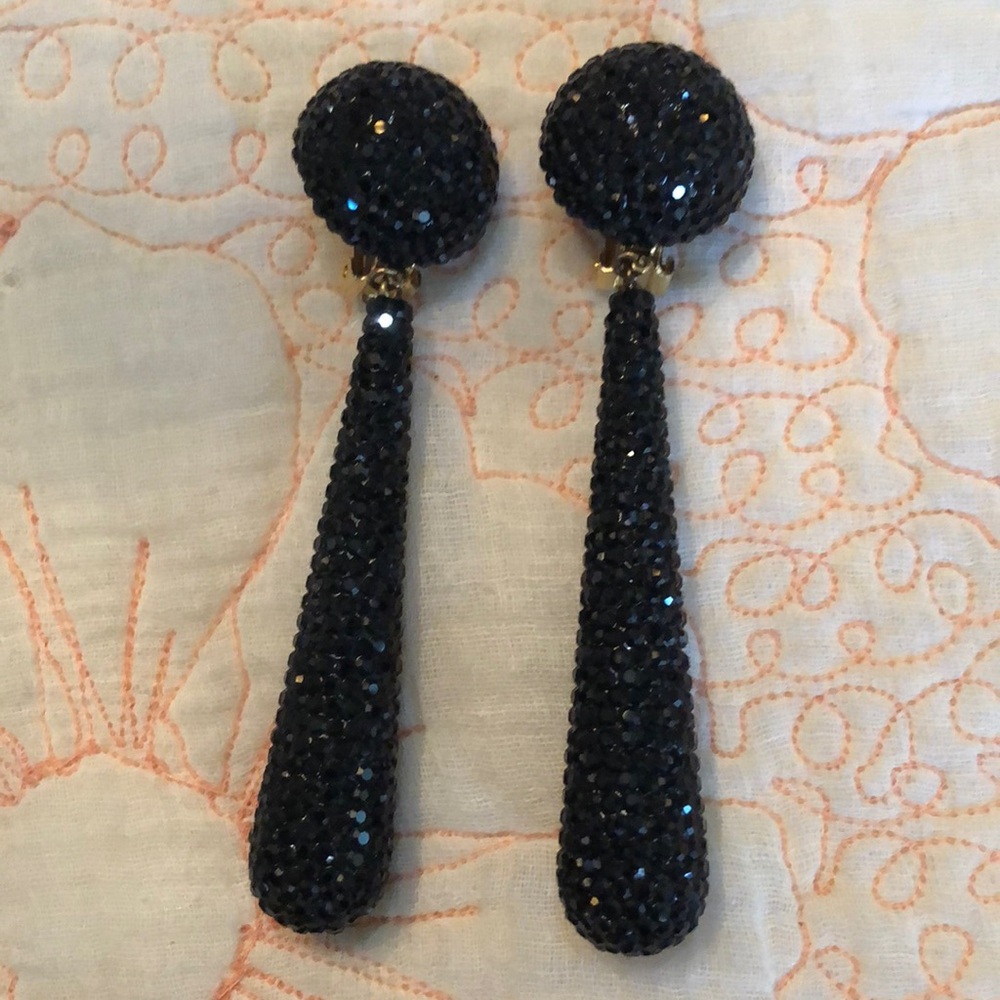 🎉24. Collection Crystal encrusted button Clip back long dangling earrings + bag